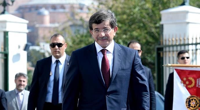 Davutoğlu&#039;ndan tarihi ziyaret