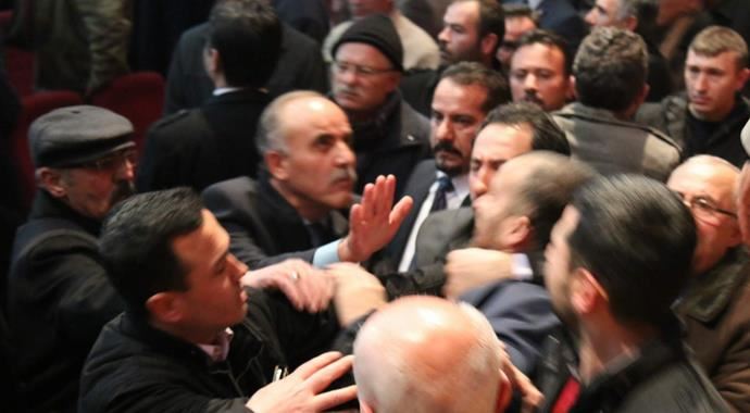 MHP kongresinde kavga çıktı