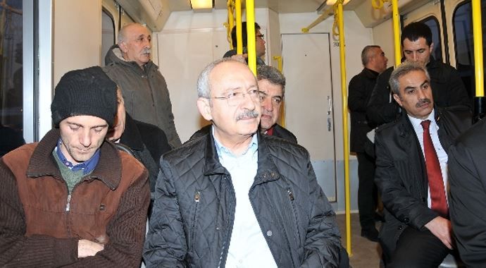 Kılıçdaroğlu metroya bindi, vatandaş şaşkına döndü!