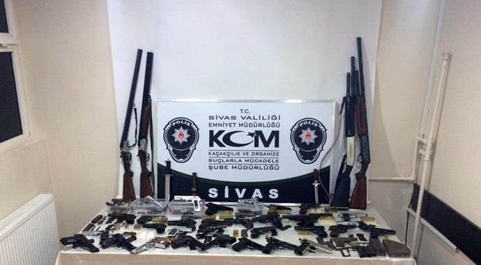 Sivas&#039;ta silah kaçakçılığı operasyonu, 16 gözaltı var