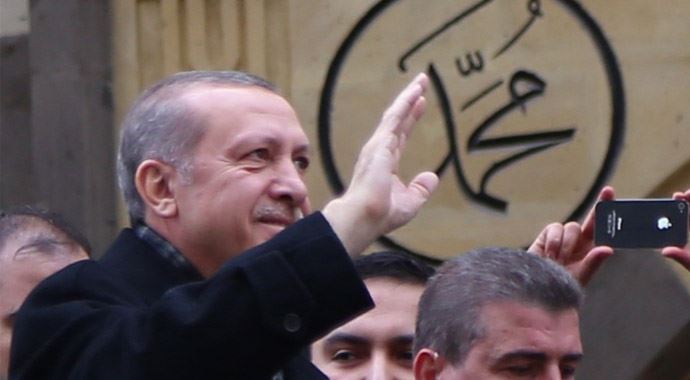 Cumhurbaşkanı Erdoğan camiye yürüyerek gitti