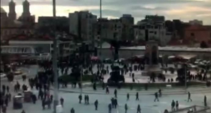 Taksim&#039;de polise silahlı saldırı
