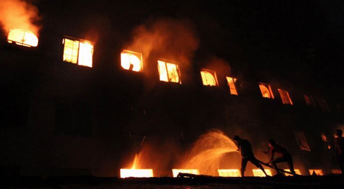 Bangladeş&#039;te fabrikada yangın: 13 ölü