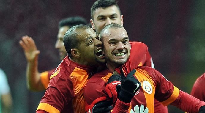 Felipe Melo, Sneijder&#039;in kulağını ısırdı!