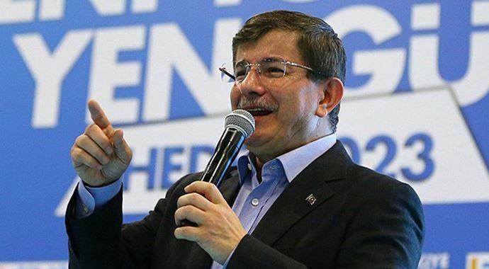 Başbakan Davutoğlu, &#039;CHP lime lime dökülüyor&#039;