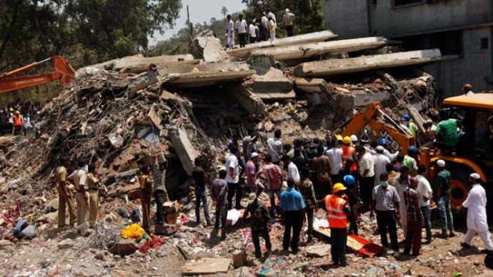 Hindistan&#039;da bina çöktü: 12 ölü