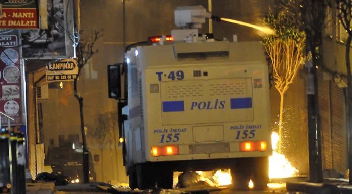 Okmeydanı&#039;nda Öcalan protestosuna polis müdahale etti