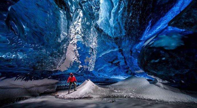 İzlanda&#039;nın buzdan mağaraları