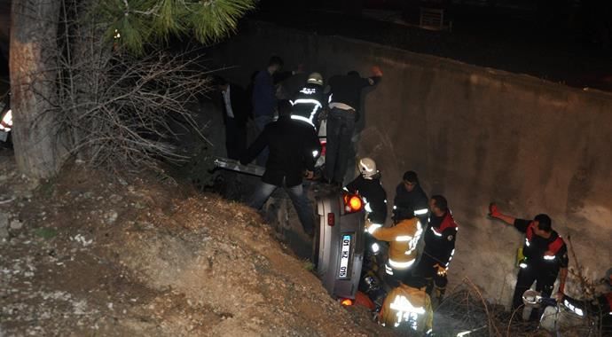 Adana&#039;da trafik kazası: 2 ölü 2 yaralı
