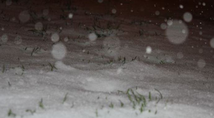 Çatalca ve Hadımköy&#039;de kar kalınlığı 20 santimetreye ulaştı