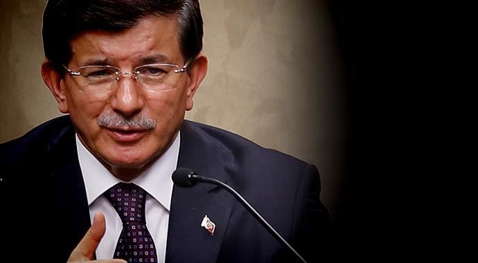 Başbakan Davutoğlu Pakistan&#039;da soruları yanıtladı