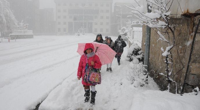 İstanbul&#039;da yarın okullar tatil mi? (19 Şubat kar tatili)