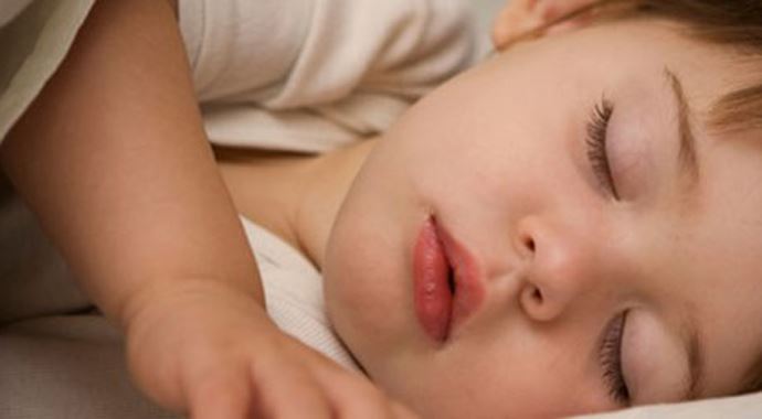 2 yaşından sonra öğle uykusu faydalı olmayabilir