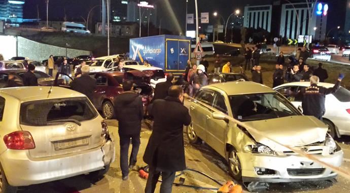 Ankara&#039;da zincirleme kaza dehşeti: 12 yaralı