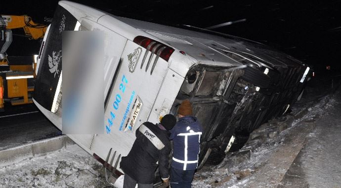 Aksaray&#039;da otobüs devrildi: 7 yaralı