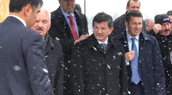 Davutoğlu&#039;ndan muhalefete: Molotofçu koalisyon