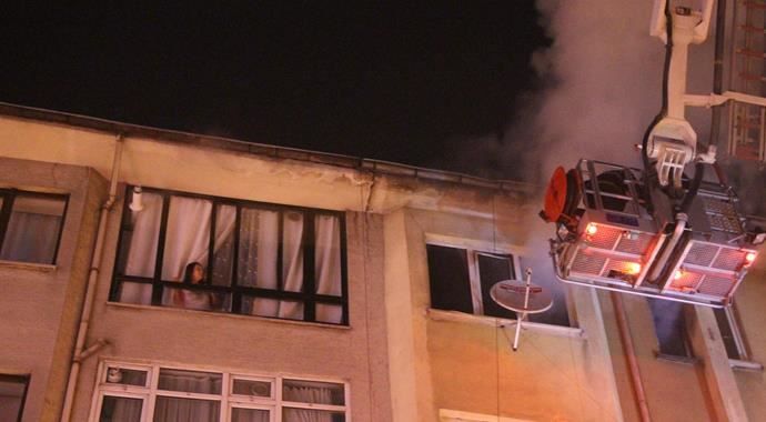 Bolu&#039;da öğrenci evi alev alev yandı