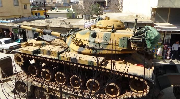 Sınırdaki mevzilere yeni tanklar konuşlandırıldı
