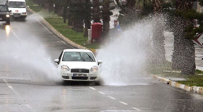 Yağmur Antalya&#039;yı vurdu!