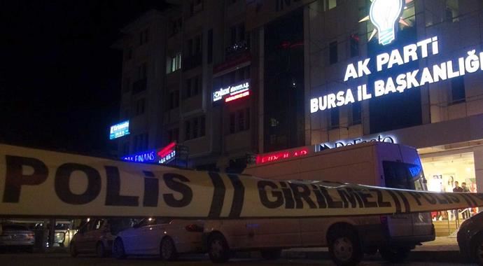 AK Parti İl Binası önünde bomba paniği