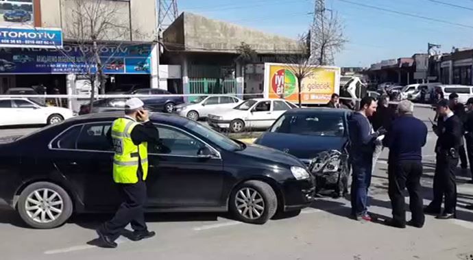 İstanbul&#039;da bir otomobile kurşun yağdırdılar!