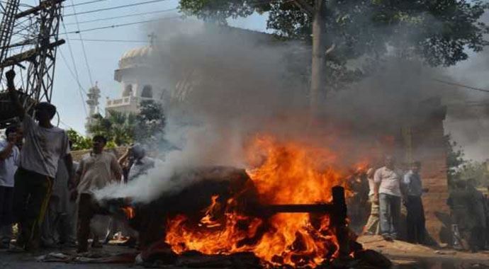 Pakistan&#039;da güvenlik güçlerine bombalı saldırı: 4 ölü