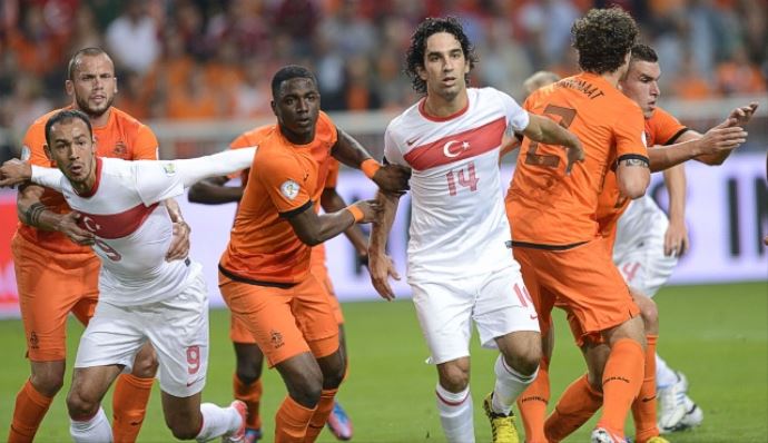 Hollanda-Türkiye maçının biletleri satışta