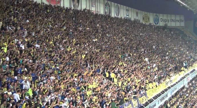 Fenerbahçe-Bayburt maçında bayrak gerginliği