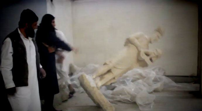 Terör örgütü IŞİD&#039;in Musul&#039;da yıktığı heykeller sahte çıktı