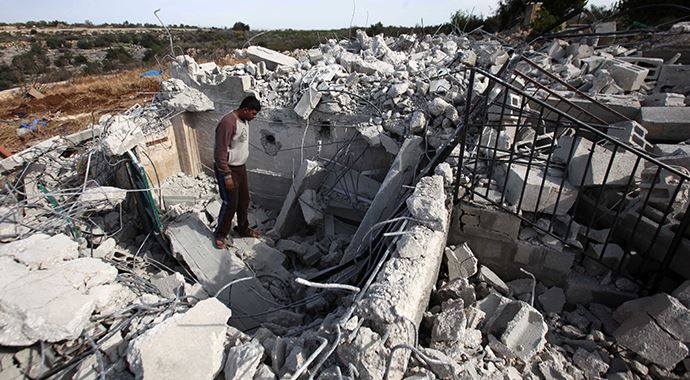İsrail, Filistinliler&#039;in evlerini yıktı