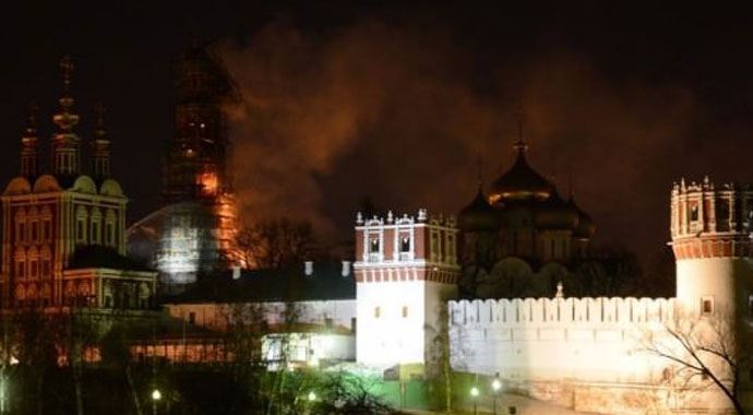 Rusya&#039;daki ünlü manastır cayır cayır yandı!