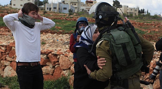 İsrail askerleri, 13 Filistinliyi gözaltına aldı