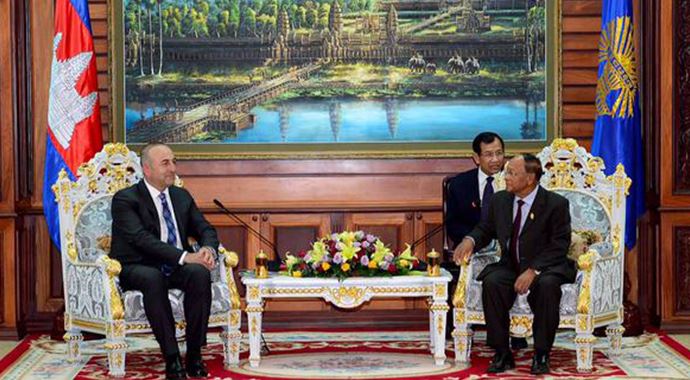 Bakan Çavuşoğlu, Kamboçya Ulusal Meclis Başkanı Samrin ile görüştü