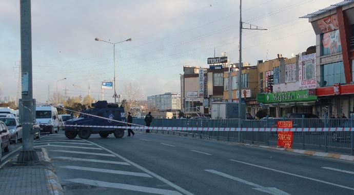 İstanbul Küçükçekmece&#039;de bomba paniği!