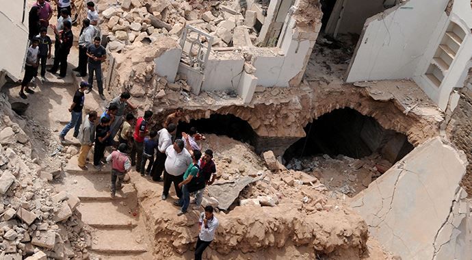 Esad güçleri İdlip&#039;i vurdu: 10 kişi hayatını kaybetti!