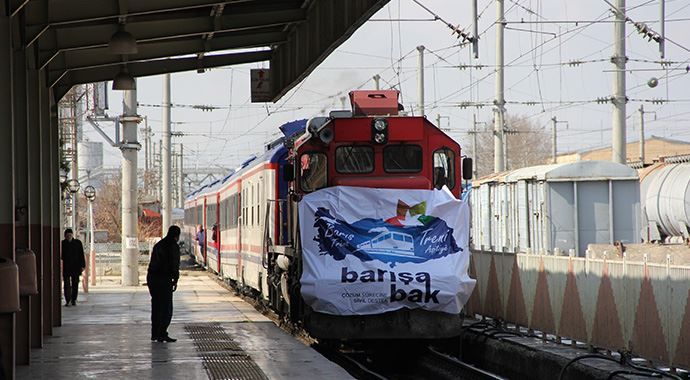 &#039;Barış Treni&#039; Malatya Garı&#039;nda mola verdi