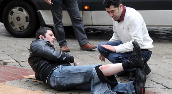 Samsun&#039;da sokak ortasında silahlı saldırı: 2 yaralı