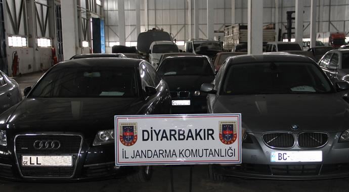 Diyarbakır&#039;da gümrük kaçağı 8 lüks araç yakalandı