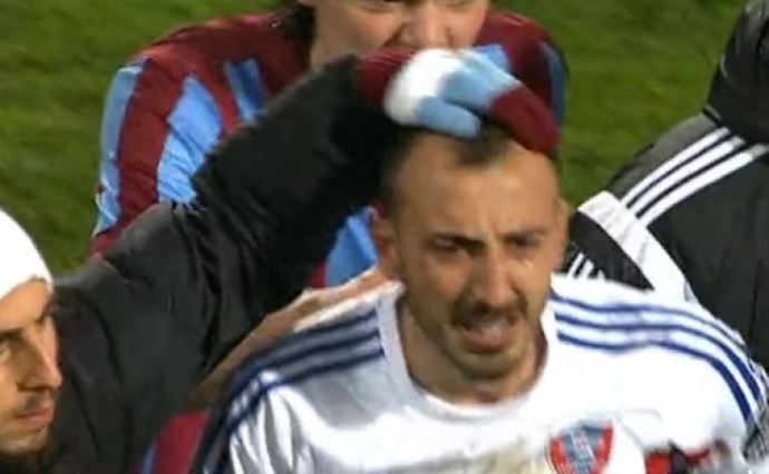 Trabzon-Karabük maçı sonrası Ahmet İlhan&#039;ın gözyaşları!