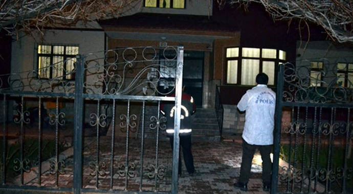 Abdullah Gül&#039;ün acı günü! Akrabası evinde ölü bulundu