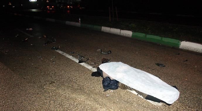 Minibüsle kafa kafa çarpışan motosikletin sürücüsü öldü