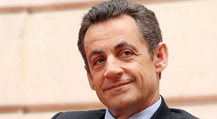 Sarkozy geri döndü