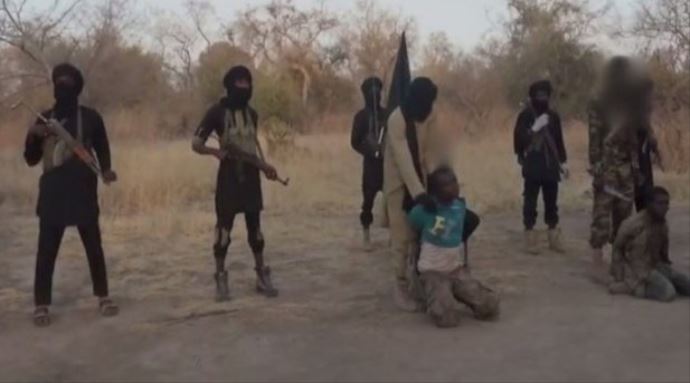 Terör örgütü Boko Haram iki kişiyi infaz etti!
