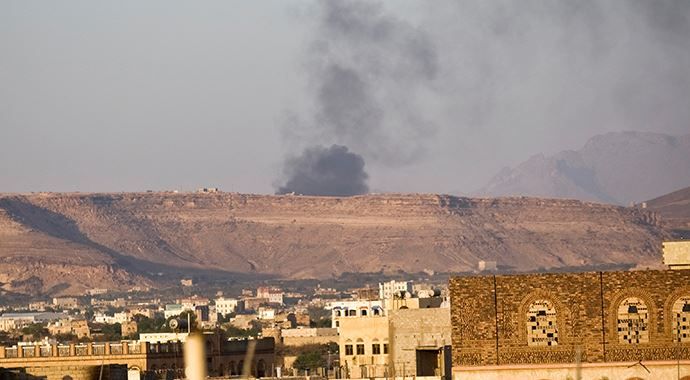 Suudi savaş uçakları Ed-Dali&#039;deki askeri üssü vurdu