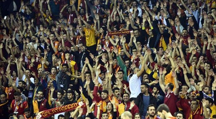 Galatasaray taraftarı yönetime tepkili