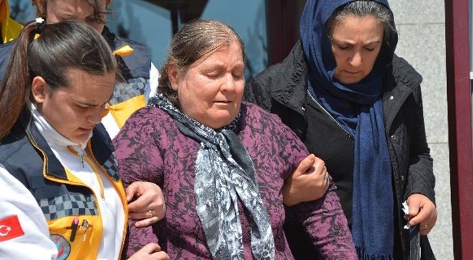  Abdullah Cömert&#039;in annesi mahkemede fenalaştı