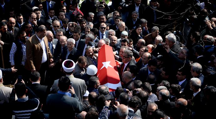 Şehit Savcı&#039;nın cenazesinde dikkat çeken ayrıntı