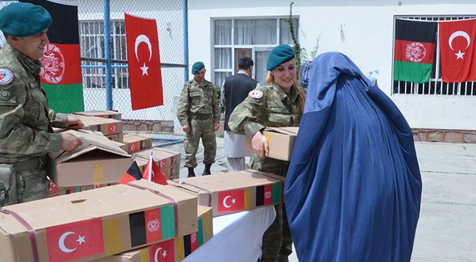 Afganistan&#039;daki Türk birliği, şehit ailelerine yardım eli uzattı