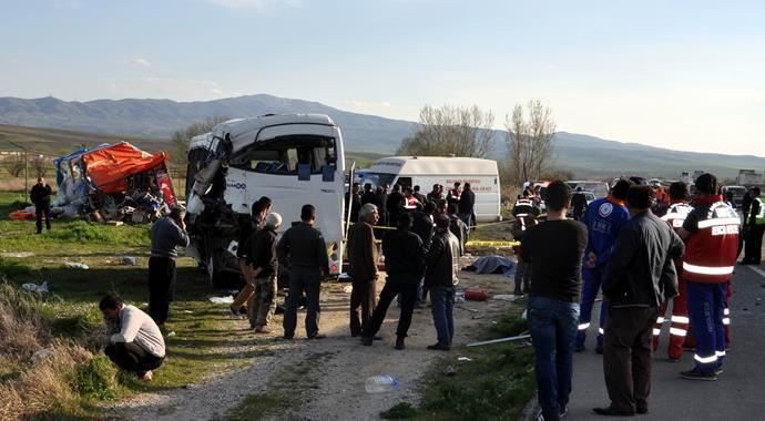 Kırıkkale&#039;de trafik kazası; 1 ölü, 10 yaralı