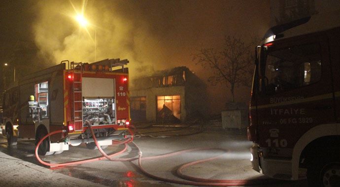 Ankara&#039;da gecekondu yangını korkuttu